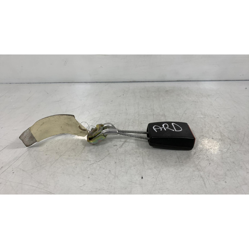 Attache ceinture arriere droit AUDI A4 2 Photo n°3