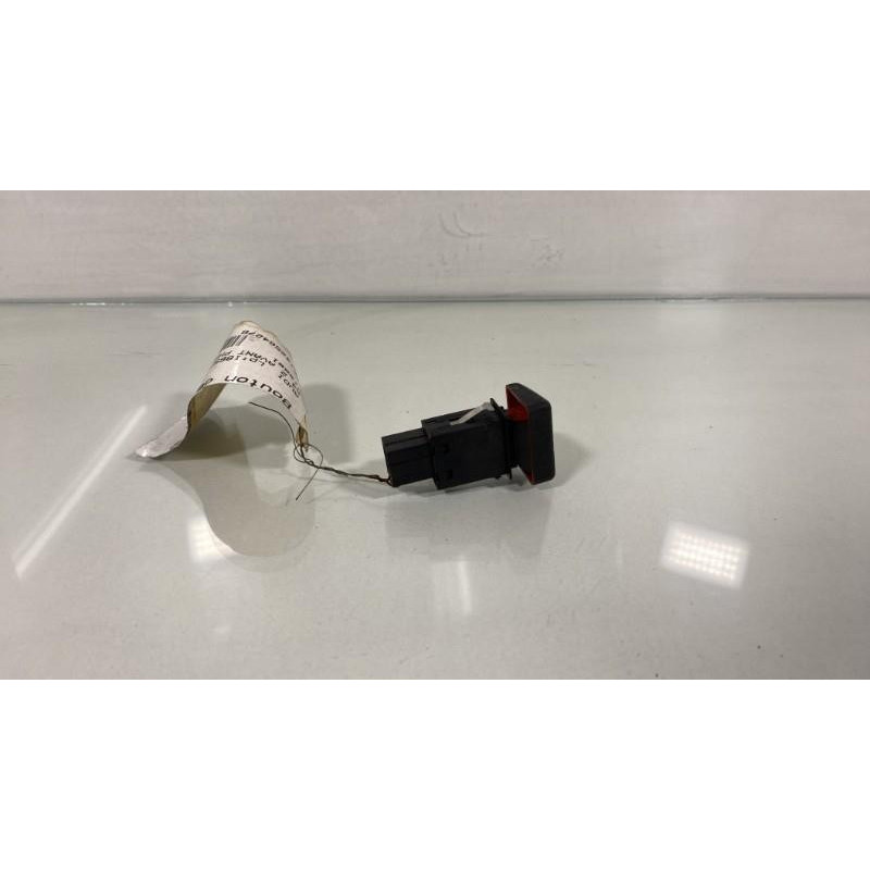 Bouton de warning AUDI A4 2 Photo n°2
