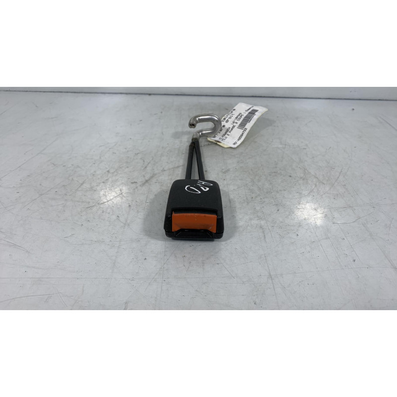 Attache ceinture arriere droit VOLKSWAGEN POLO 2 Photo n°2