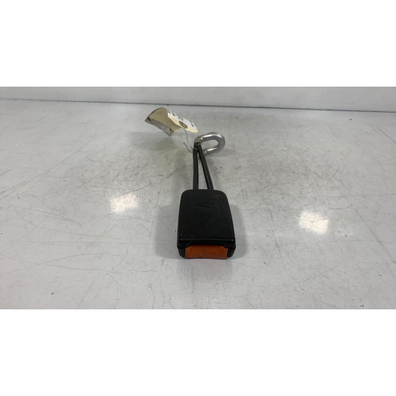 Attache ceinture arriere gauche VOLKSWAGEN POLO 2 Photo n°2