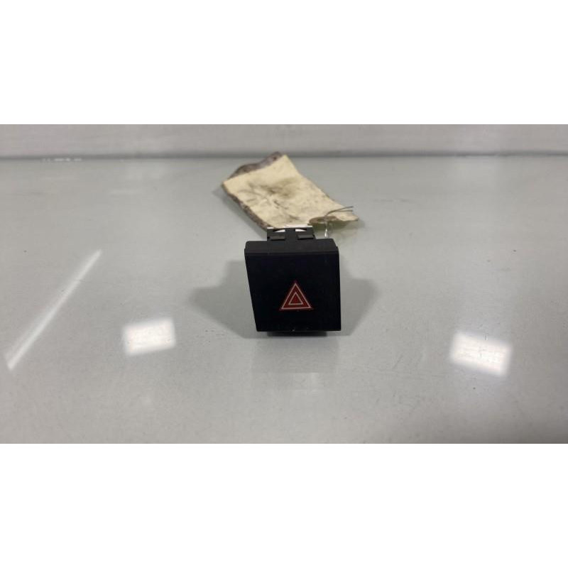 Bouton de warning PEUGEOT 508 1 SW Photo n°2