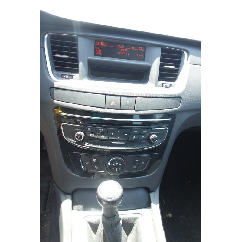 Bouton de warning PEUGEOT 508 1 SW Photo n°5