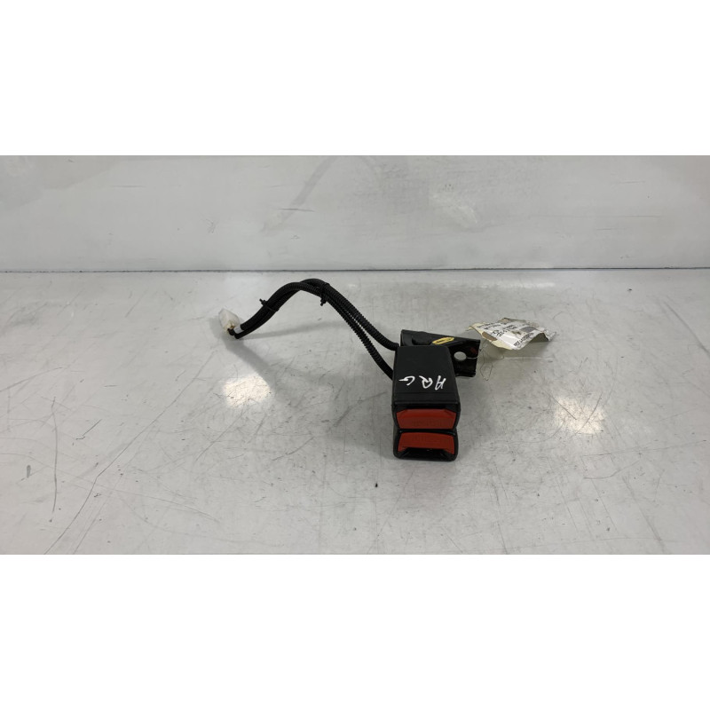 Attache ceinture arriere gauche KIA CEE-D 2 Photo n°2