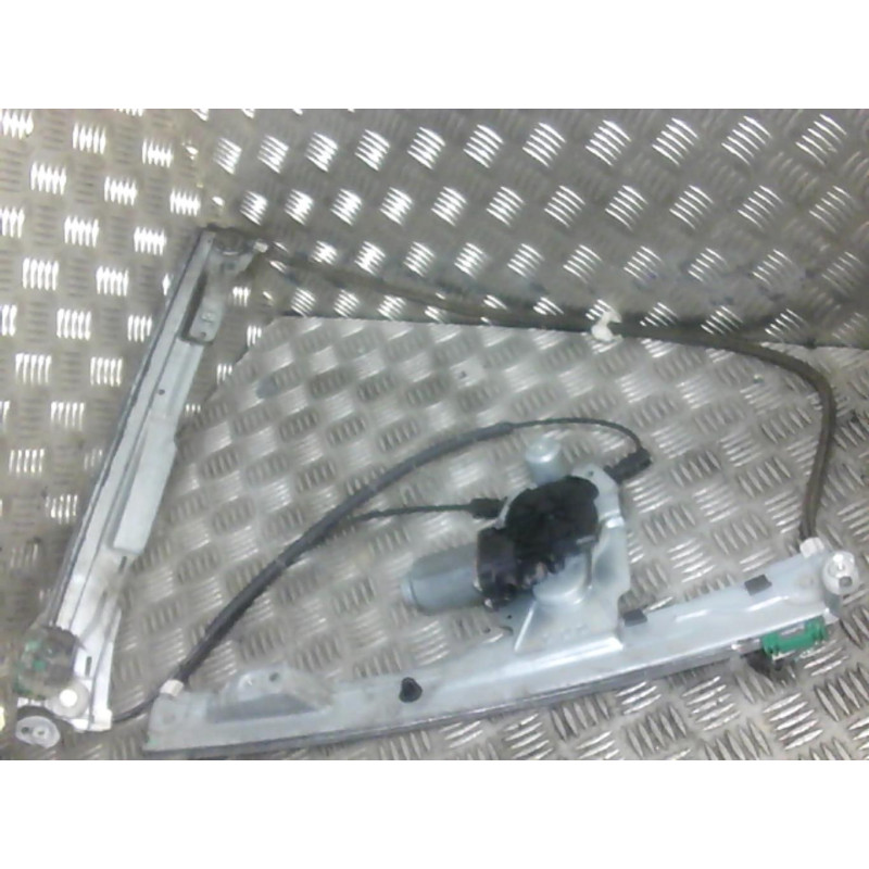 Leve vitre electrique avant gauche RENAULT CLIO 3 Photo n°1