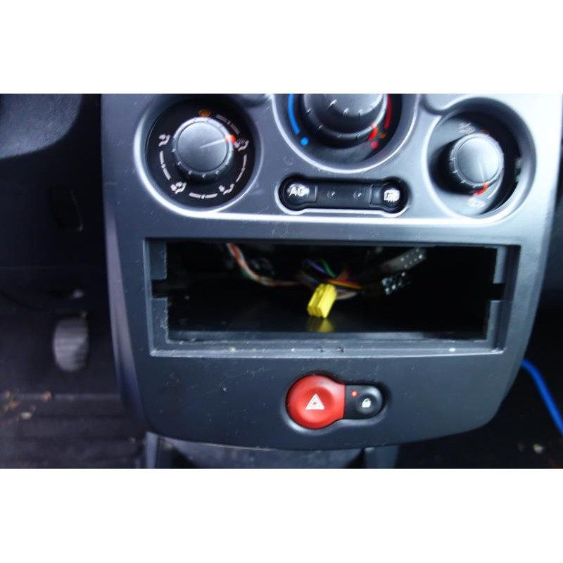 Leve vitre electrique avant gauche RENAULT CLIO 3 Photo n°8