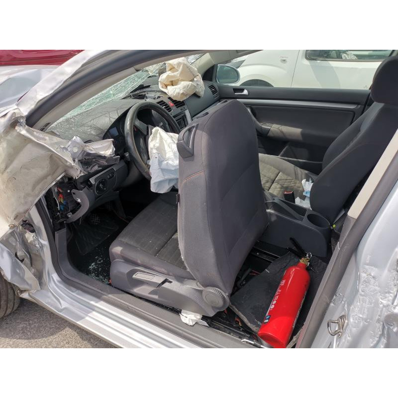 Feu arriere secondaire droit (feux) VOLKSWAGEN GOLF 5 Photo n°9
