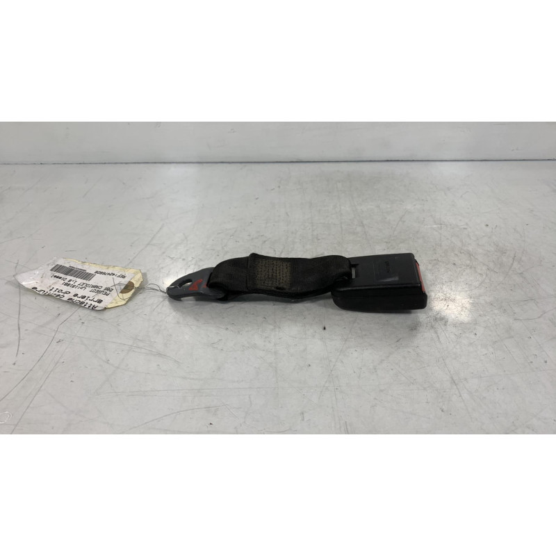 Attache ceinture arriere droit PEUGEOT 206 Photo n°1
