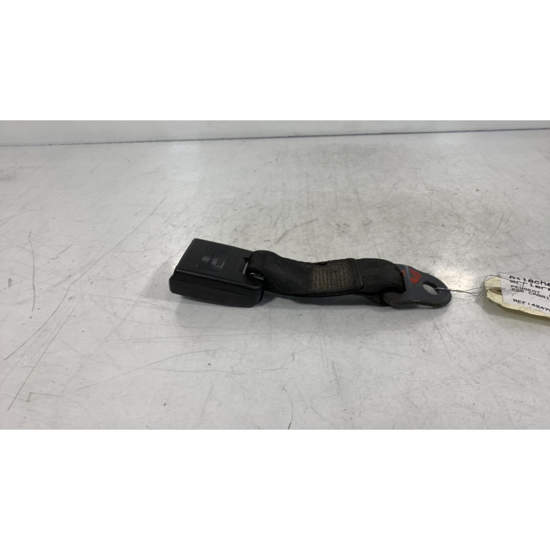 Attache ceinture arriere droit PEUGEOT 206 Photo n°2