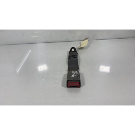 Attache ceinture arriere gauche PEUGEOT 406 Photo n°1