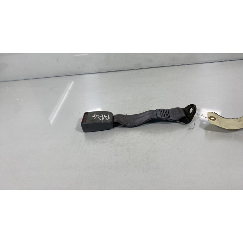 Attache ceinture arriere gauche PEUGEOT 406 Photo n°2