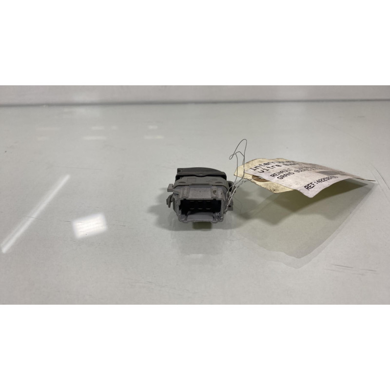 Interrupteur de leve vitre avant droit RENAULT GRAND SCENIC 2 Photo n°1