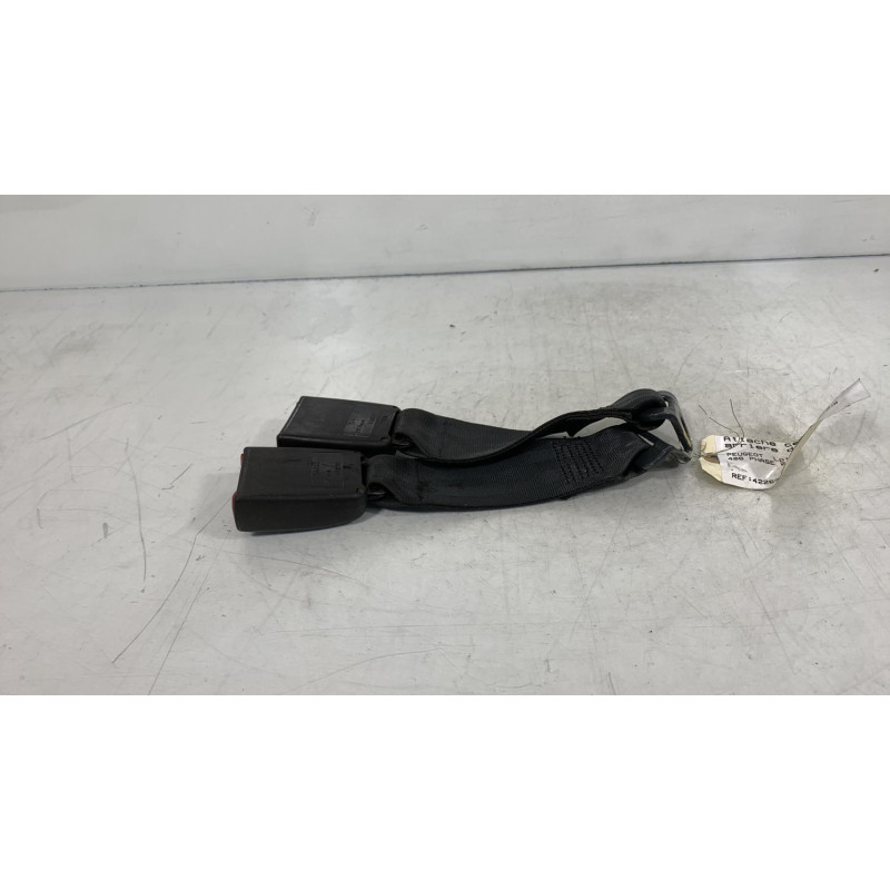Attache ceinture arriere droit PEUGEOT 406 Photo n°1