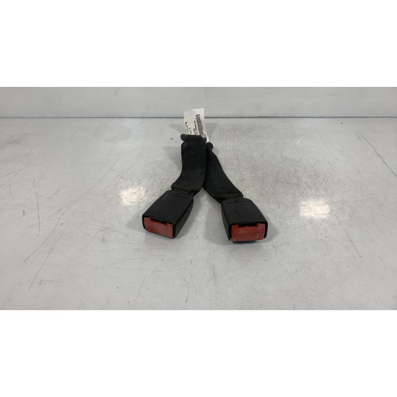 Attache ceinture arriere droit PEUGEOT 406 Photo n°2