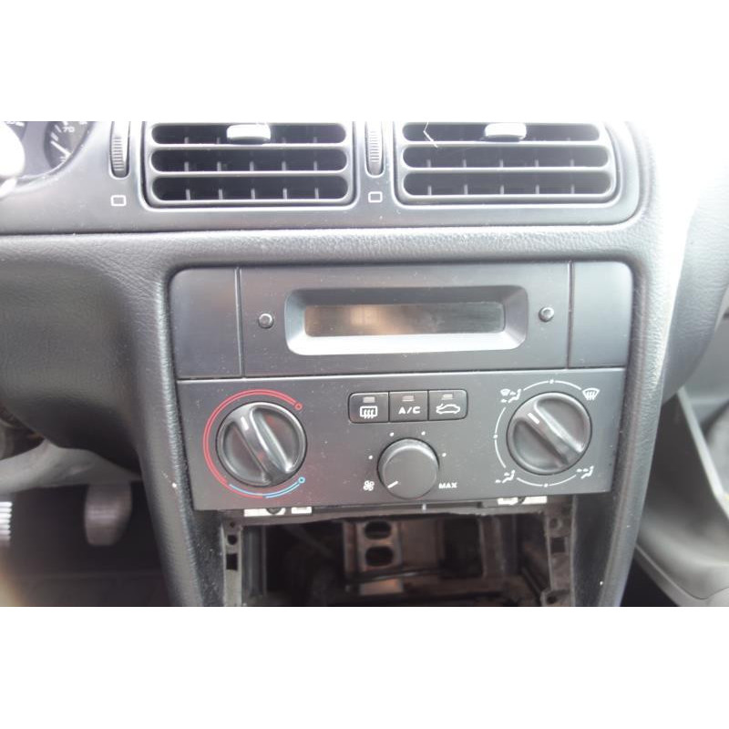 Attache ceinture arriere droit PEUGEOT 406 Photo n°5