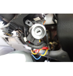 Attache ceinture arriere droit PEUGEOT 406