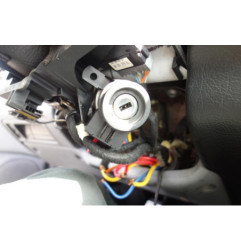 Attache ceinture arriere droit PEUGEOT 406