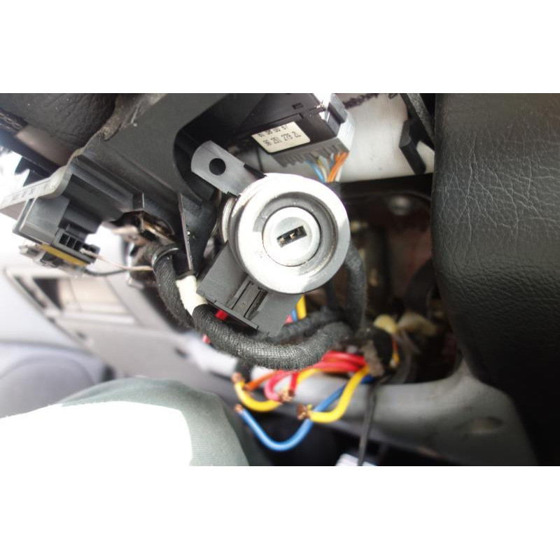 Attache ceinture arriere droit PEUGEOT 406 Photo n°16