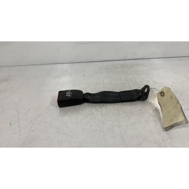 Attache ceinture arriere gauche PEUGEOT 406 Photo n°2