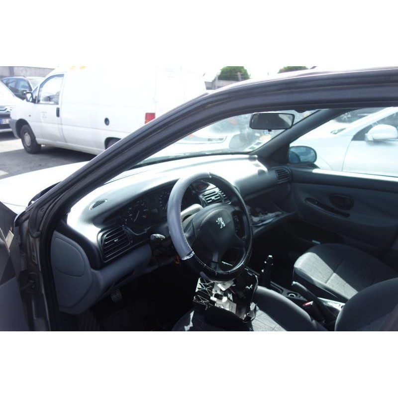 Attache ceinture arriere gauche PEUGEOT 406 Photo n°12