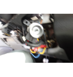 Attache ceinture arriere gauche PEUGEOT 406