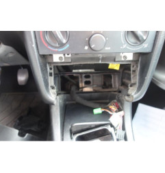Attache ceinture arriere gauche PEUGEOT 406