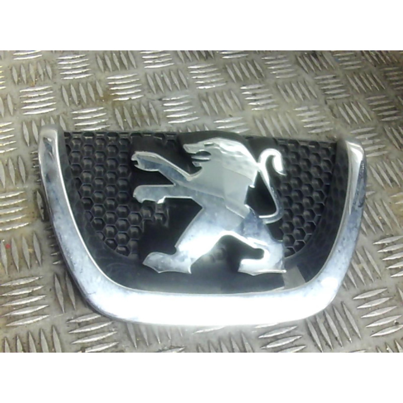 Sigle de calandre PEUGEOT 206+ Photo n°1