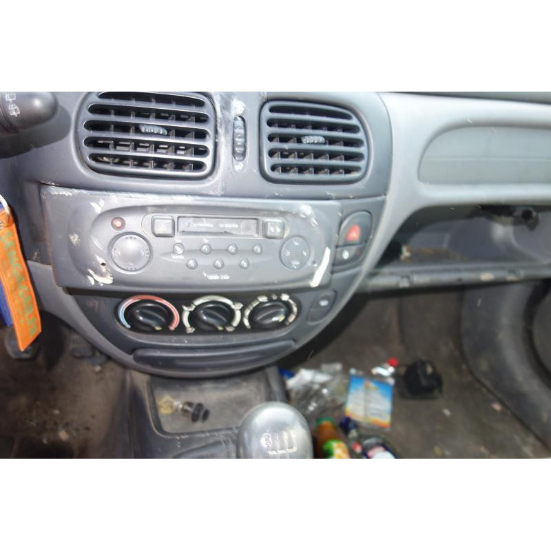 Bouton de warning RENAULT MEGANE 1 Photo n°9