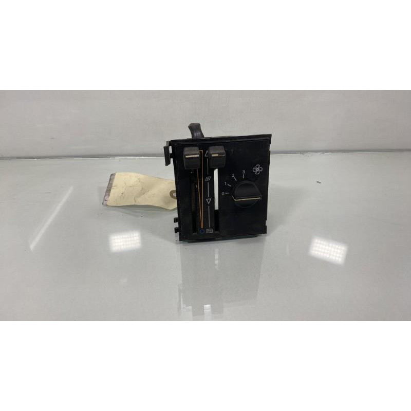 Commande chauffage RENAULT R9 Photo n°3