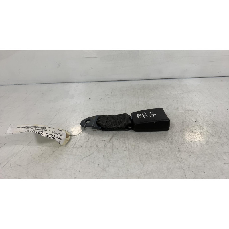 Attache ceinture arriere gauche PEUGEOT PARTNER 1 Photo n°2