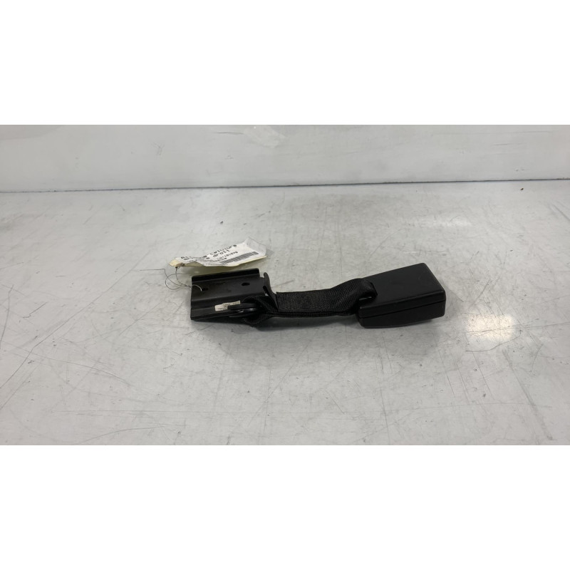 Attache ceinture arriere droit VOLKSWAGEN FOX Photo n°3