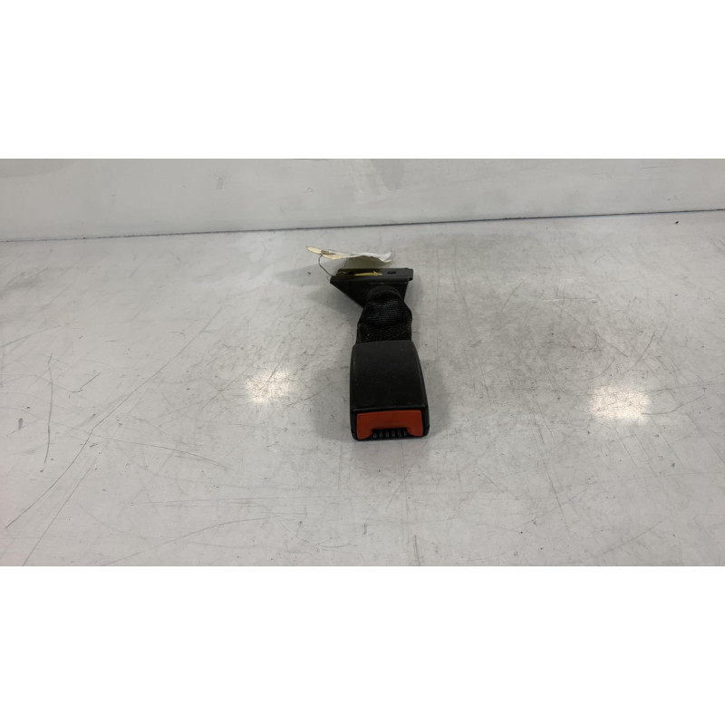 Attache ceinture arriere gauche VOLKSWAGEN FOX Photo n°2