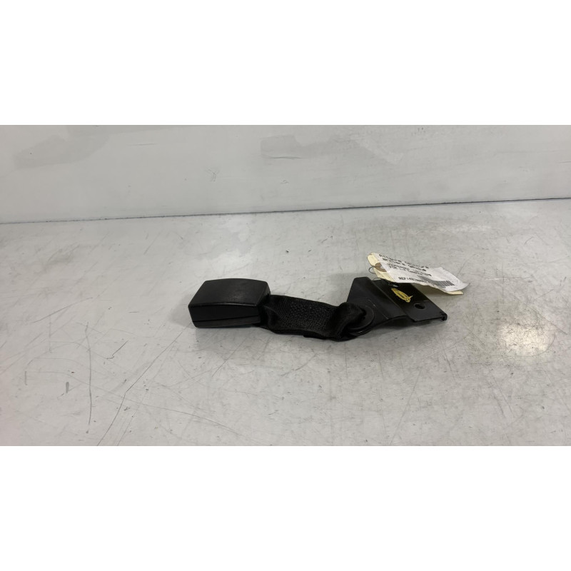 Attache ceinture arriere gauche VOLKSWAGEN FOX Photo n°3