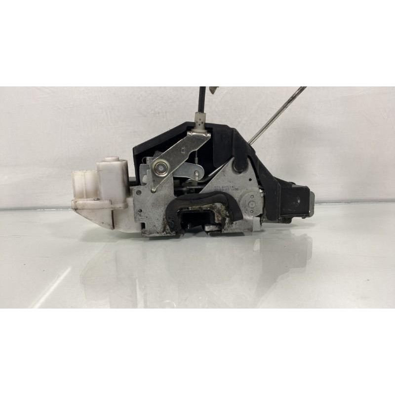 Serrure avant droit VOLKSWAGEN FOX Photo n°3