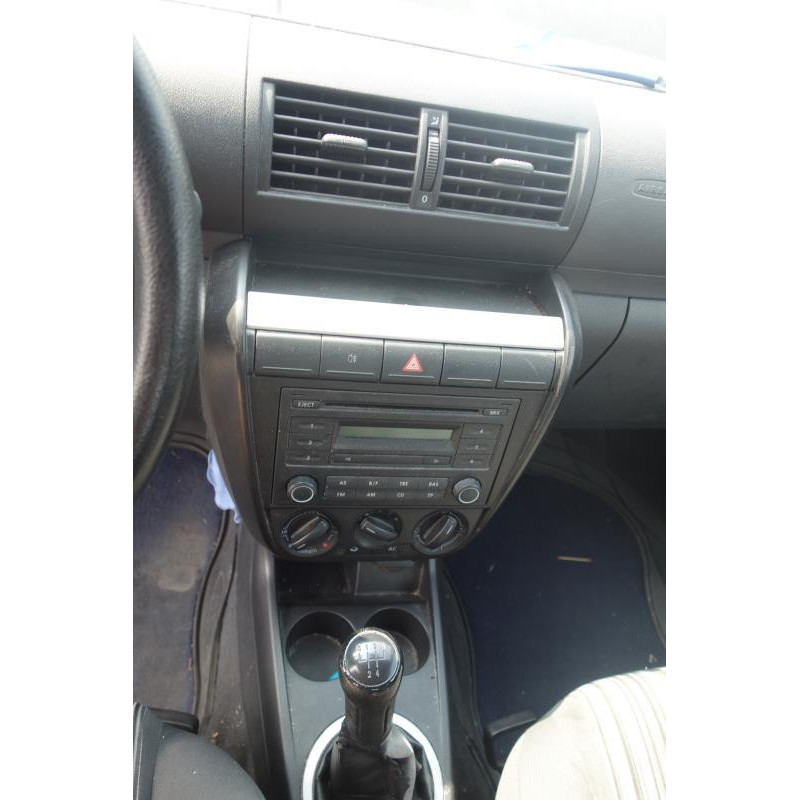 Verin de coffre VOLKSWAGEN FOX Photo n°6