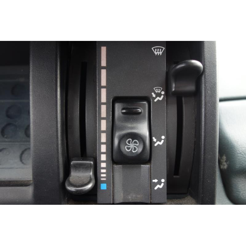 Fermeture de capot RENAULT EXPRESS Photo n°4