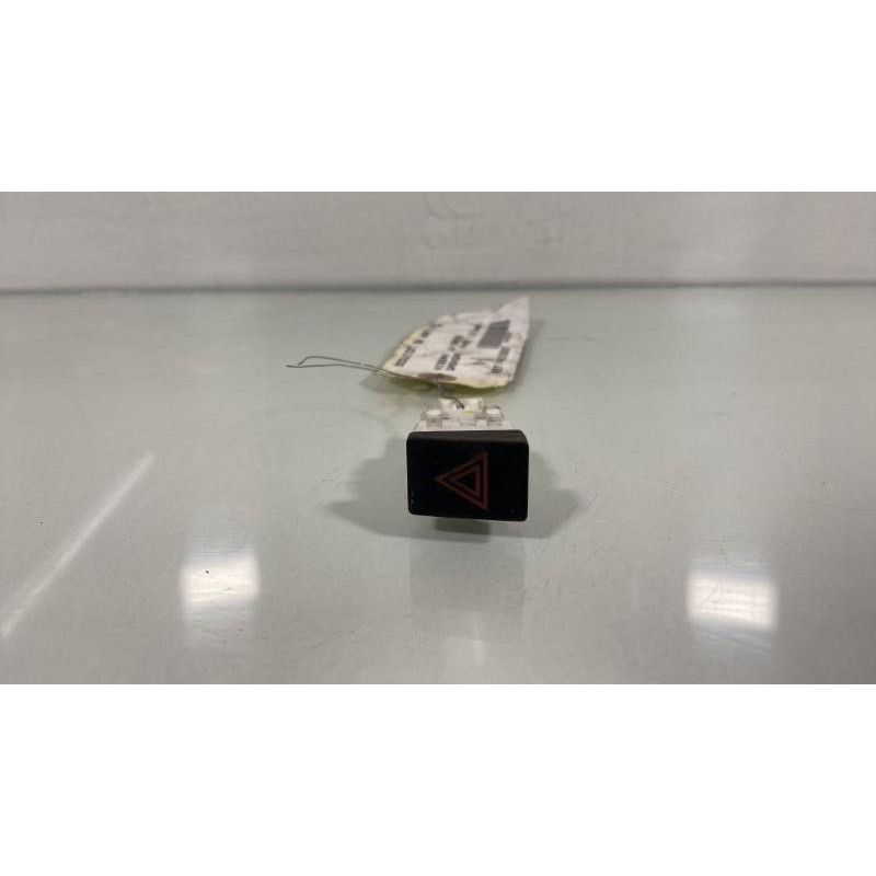 Bouton de warning NISSAN QASHQAI 1 Photo n°2