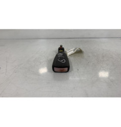 Attache ceinture avant droit MITSUBISHI CARISMA Photo n°1