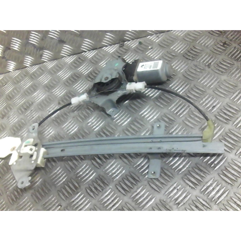 Leve vitre electrique arriere gauche NISSAN ALMERA TINO Photo n°1