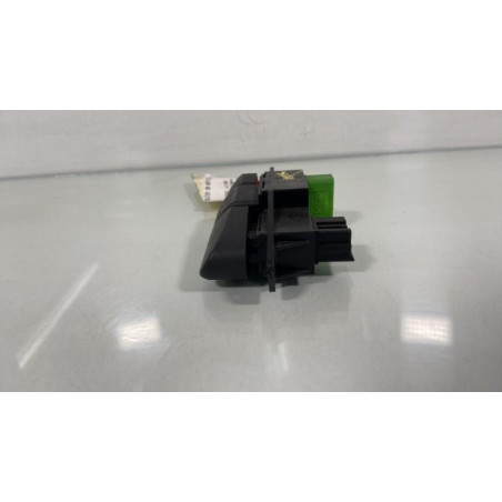 Bouton de warning MITSUBISHI COLT 4 Photo n°1