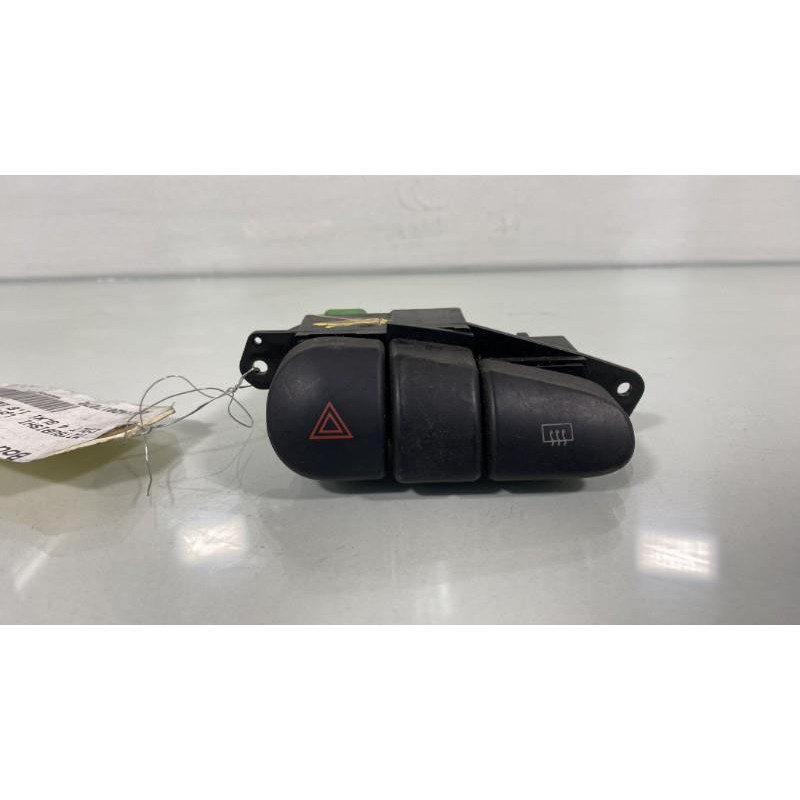 Bouton de warning MITSUBISHI COLT 4 Photo n°3
