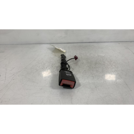 Attache ceinture avant droit FORD FIESTA 6 Photo n°1