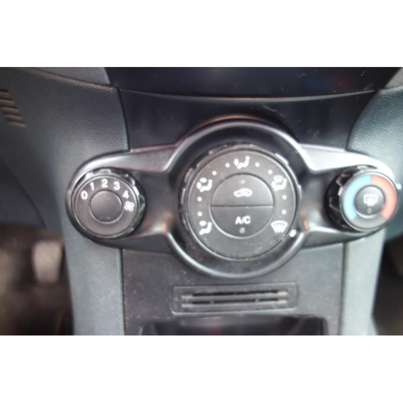 Attache ceinture avant droit FORD FIESTA 6 Photo n°11