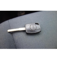Attache ceinture avant droit FORD FIESTA 6