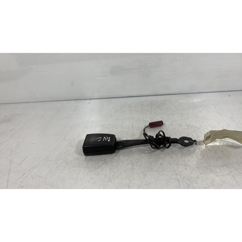 Attache ceinture avant gauche FORD FIESTA 6 Photo n°2