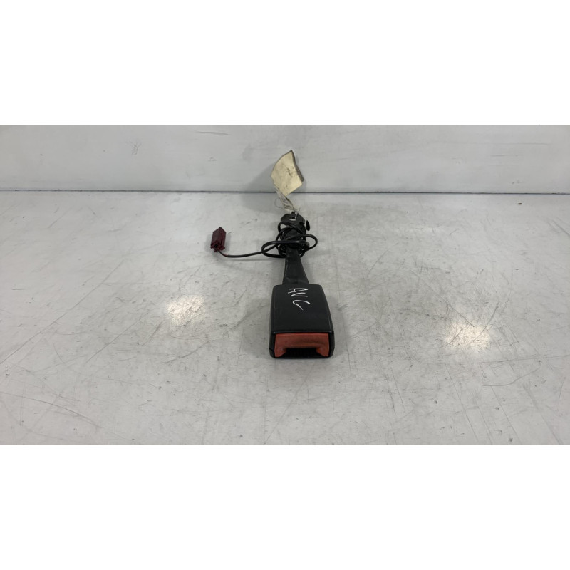 Attache ceinture avant gauche FORD FIESTA 6 Photo n°3
