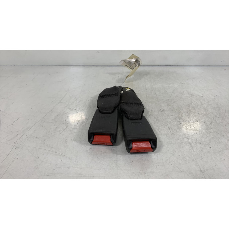 Attache ceinture arriere droit MAZDA 323 5 Photo n°2