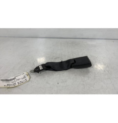 Attache ceinture arriere gauche MAZDA 323 5