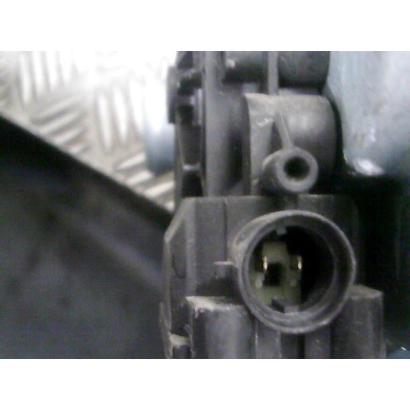 Leve vitre electrique avant gauche RENAULT CLIO 3 Photo n°1