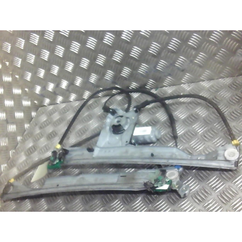 Leve vitre electrique avant gauche RENAULT CLIO 3 Photo n°2