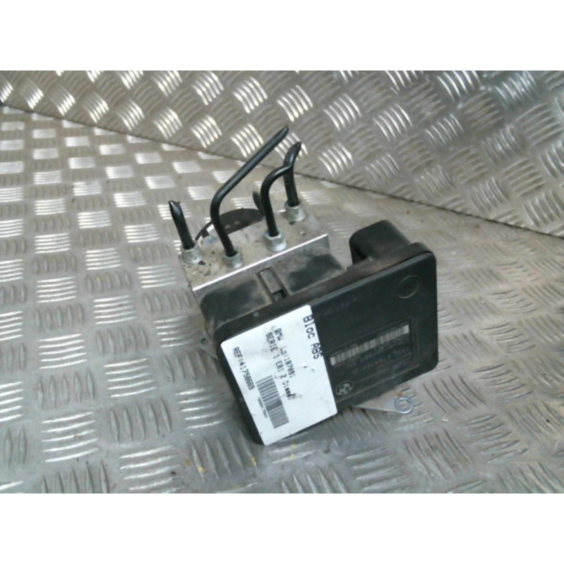 Bloc ABS (freins anti-blocage) BMW SERIE 1 E81 Photo n°1